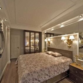 Zrcalne površine u dizajnu spavaće sobe