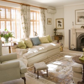 English style living room photo options