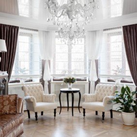 klasikinio stiliaus gyvenamojo kambario nuotraukų dekoravimas