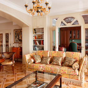 klasikinio stiliaus gyvenamojo kambario dizaino nuotrauka