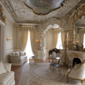 Baroka stila viesistabas foto skati