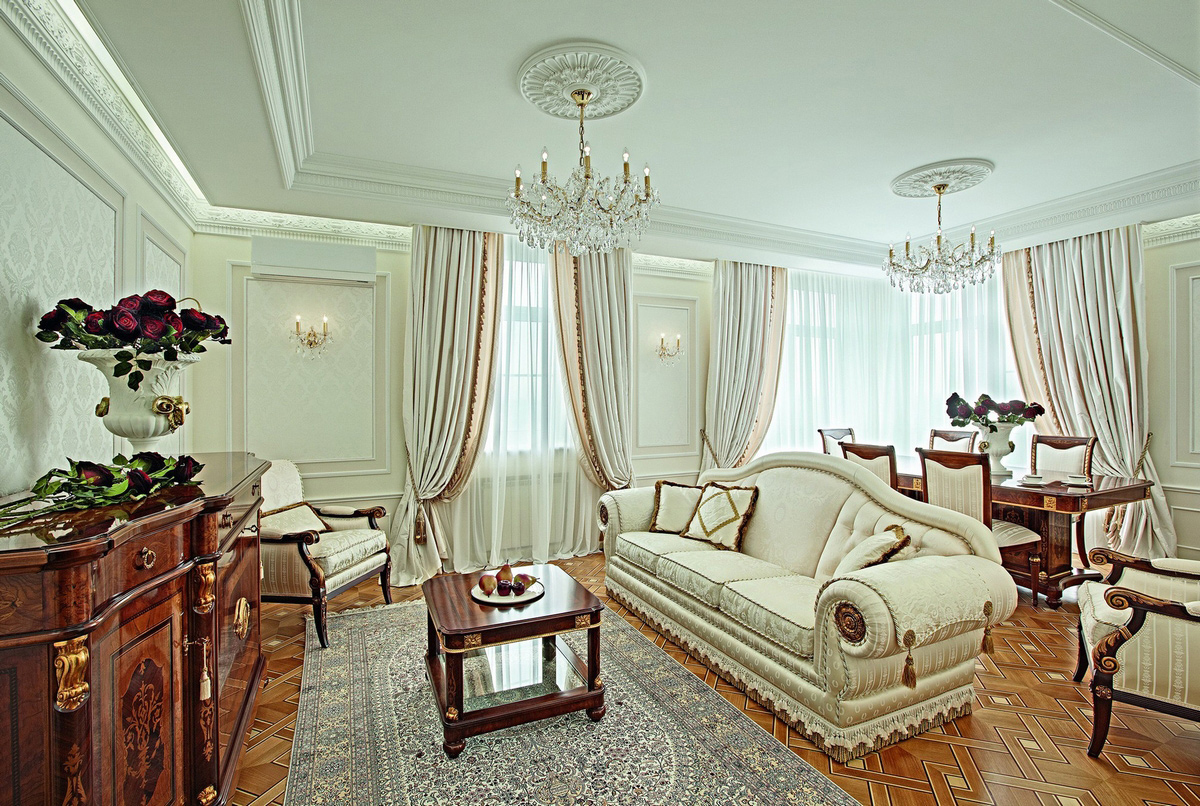 klasikinis stilius gyvenamajame kambaryje