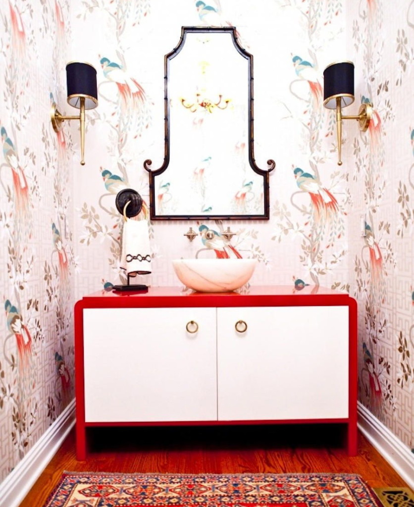 Möbler med akrylbänkskivor i badrummet
