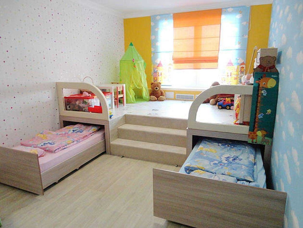 Pull-out beds in the children's room podium