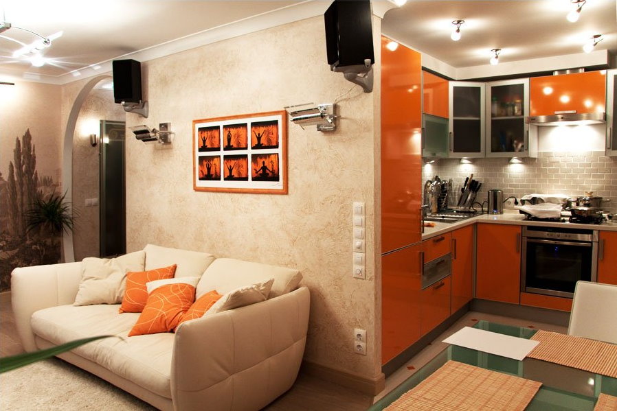 Virtuve-dzīvojamā istaba Hruščovā pēc pārbūves