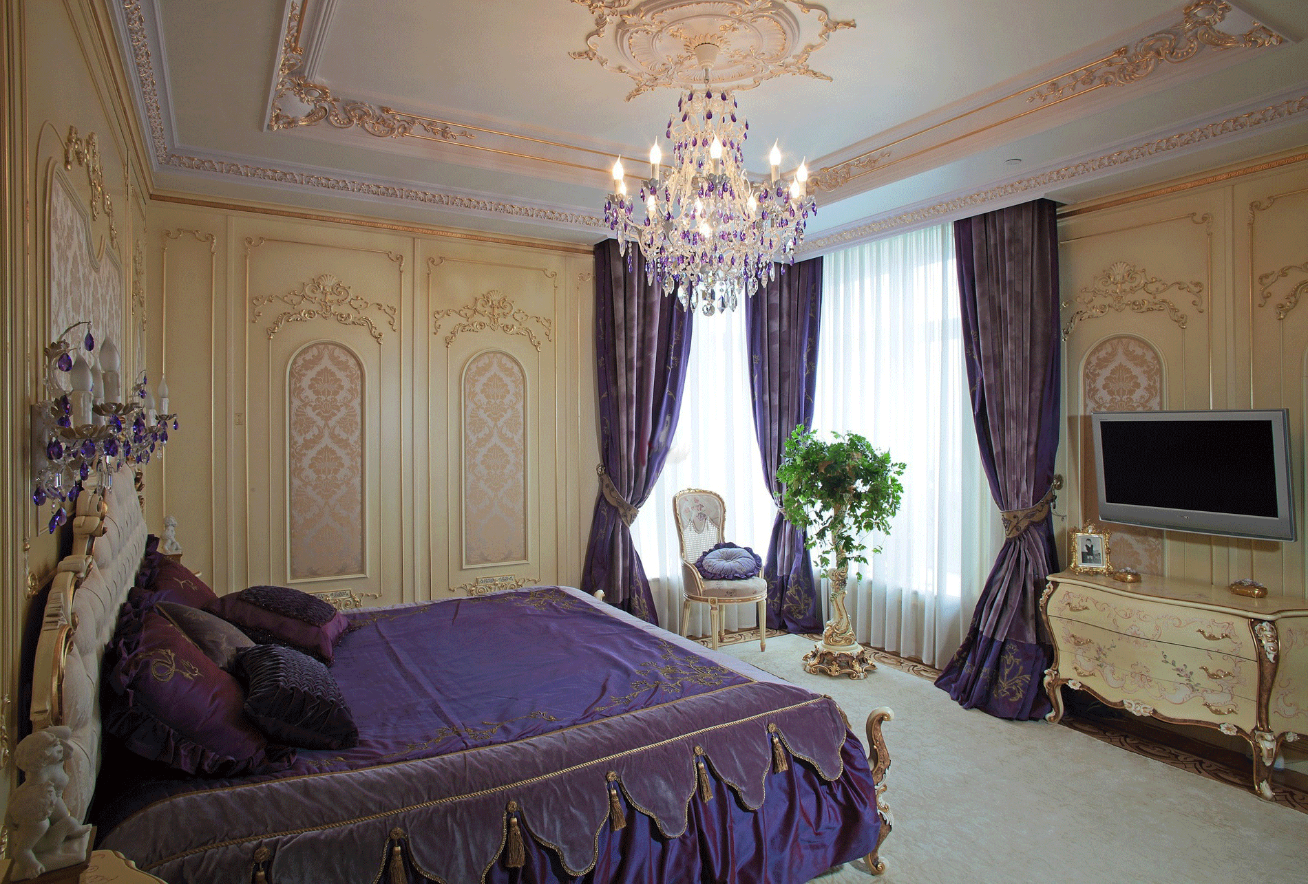 baroka dzīvoklis purpursarkanā krāsā