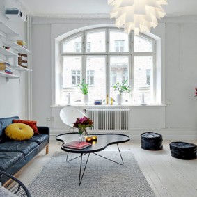 דירה בצבעים בהירים ואפשרויות צילום בסגנון מודרני