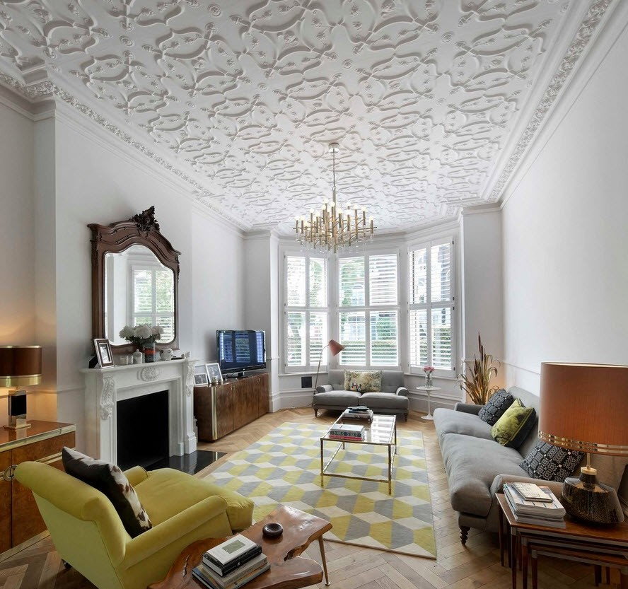 Stucco on the living room ceiling with bay window