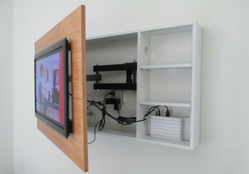 Шкаф за кабели и проводници от телевизора