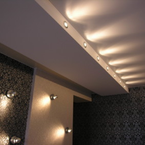 habitacions d'il·luminació a la decoració de l'apartament