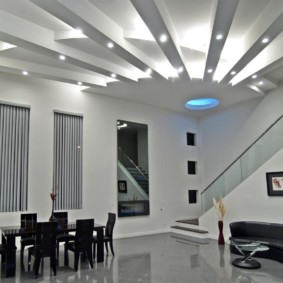 stanze di illuminazione nelle viste di idee dell'appartamento