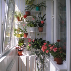 versieren van het balkon in het appartement ideeën