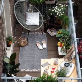 decoratie van het balkon in het appartement foto-ideeën