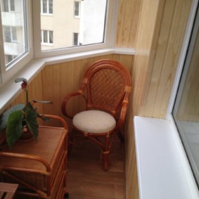 decoratie van het balkon in het appartement