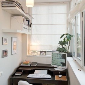 decoratie van het balkon in het appartement ontwerpideeën