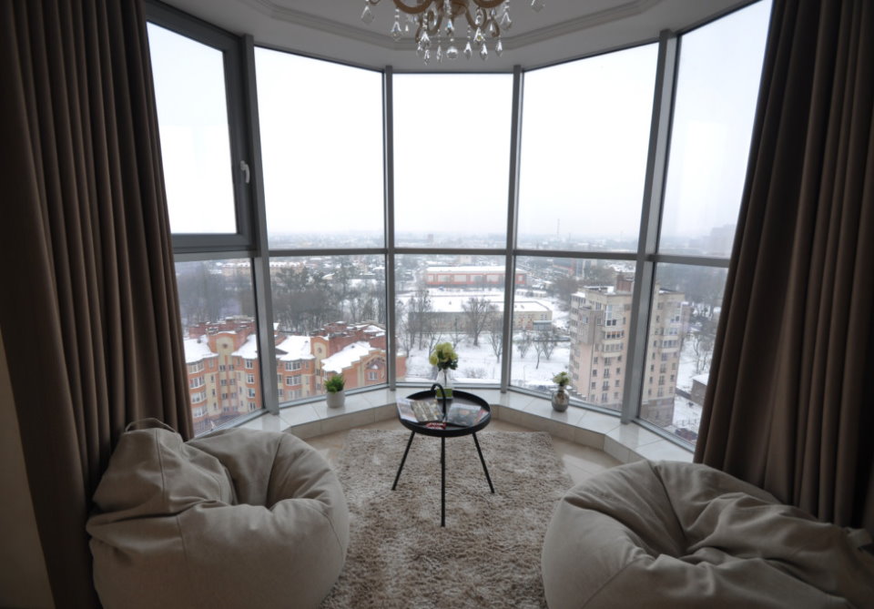 Bay window with a panoramic window in the apartment of a nine-story building