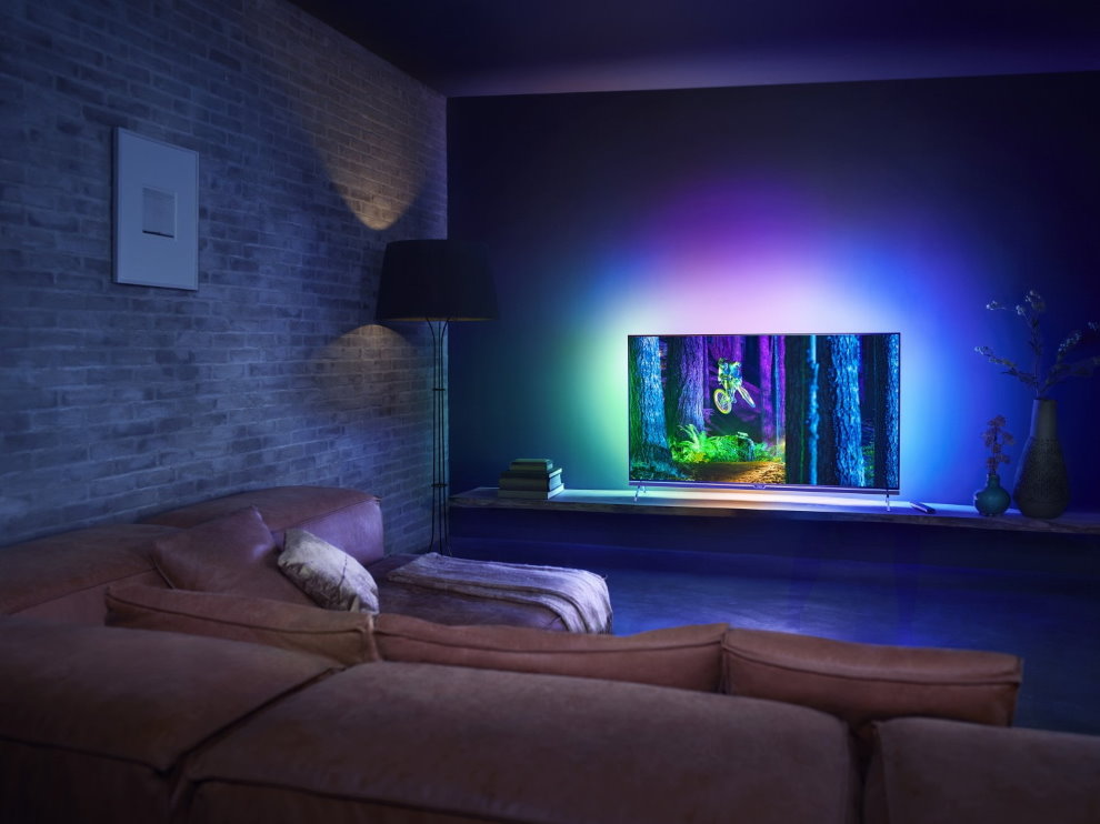Dekorative Fernsehbeleuchtung im Wohnzimmer