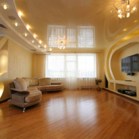 ģipškartona griesti dzīvojamās istabas dizaina idejām
