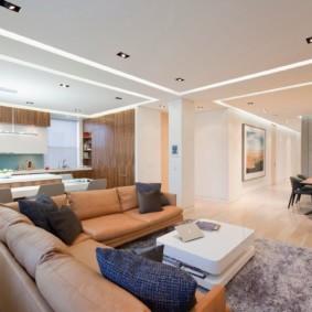 idee di design del soffitto del soggiorno