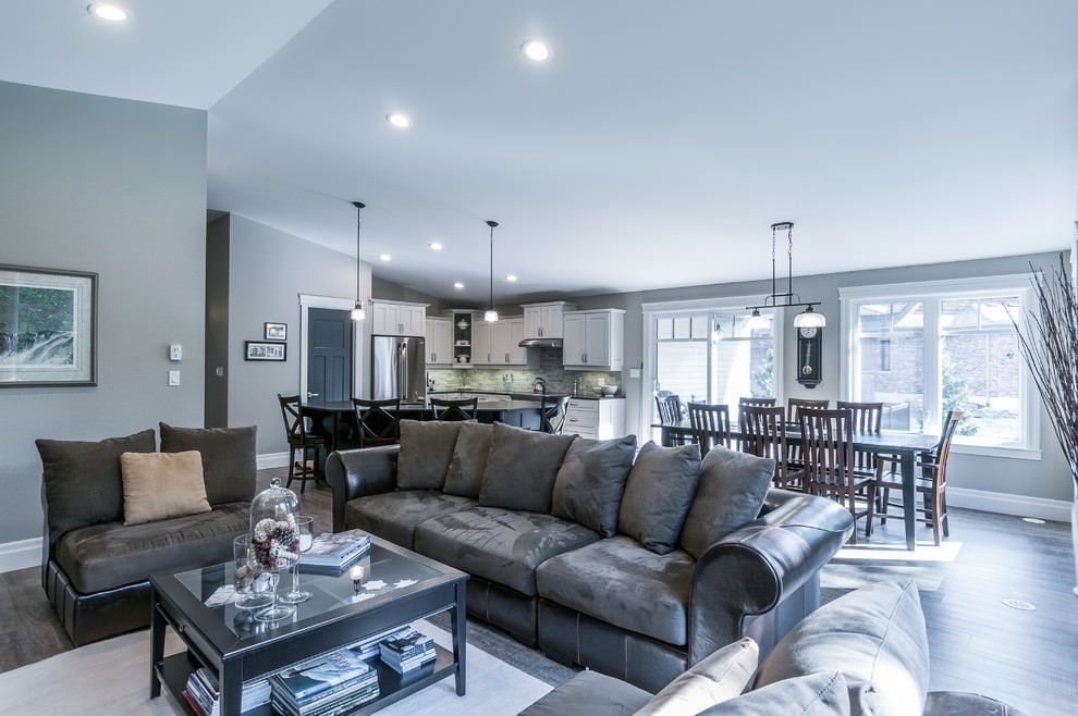 Light gray walls combined with a blue ceiling