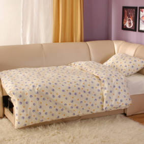 bilik tidur dengan hiasan gambar sofa