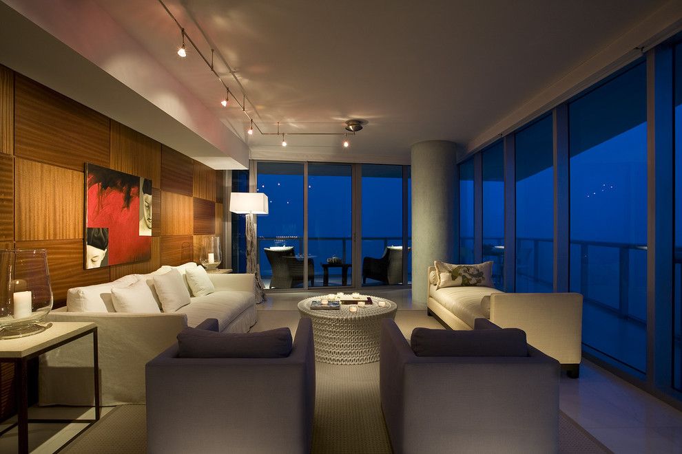 Bod na strope obývacej izby s panoramatickým zasklením