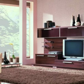 Televízna stena v prehľade obývacej izby