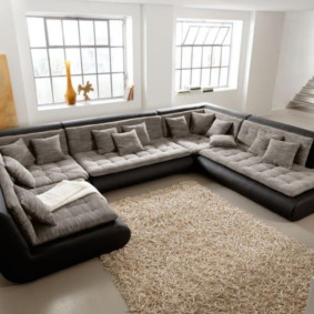 canapea de colț în camera de decor cu camera de zi