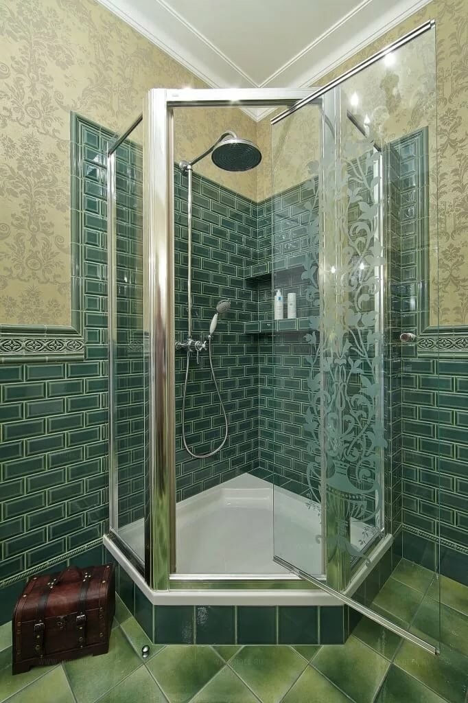 Stūra duša vannas istabā