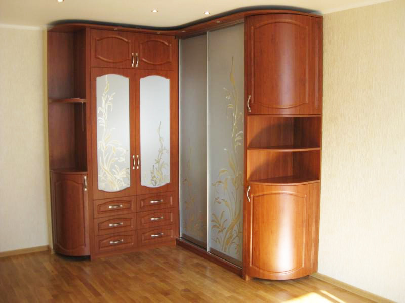 Corner cabinet with radius sections