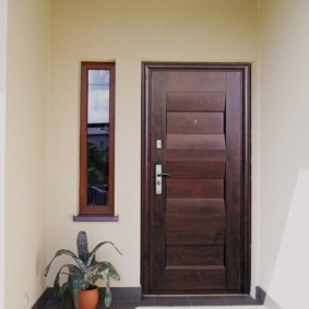 bejárati ajtók a lakásba
