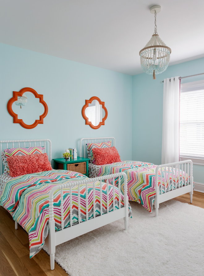 Decorating a nursery for two sisters