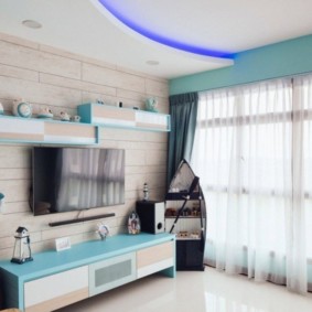 Blauwe kleur in het ontwerp van de woonkamer