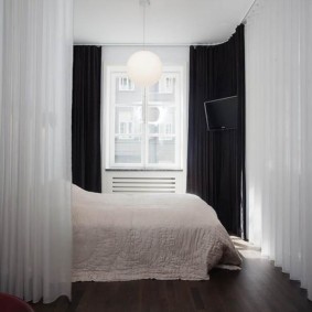 Vita gardiner i sovområdet