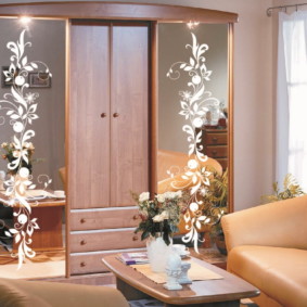 zrkadlá v interiéri obývacej izby nápady dekor