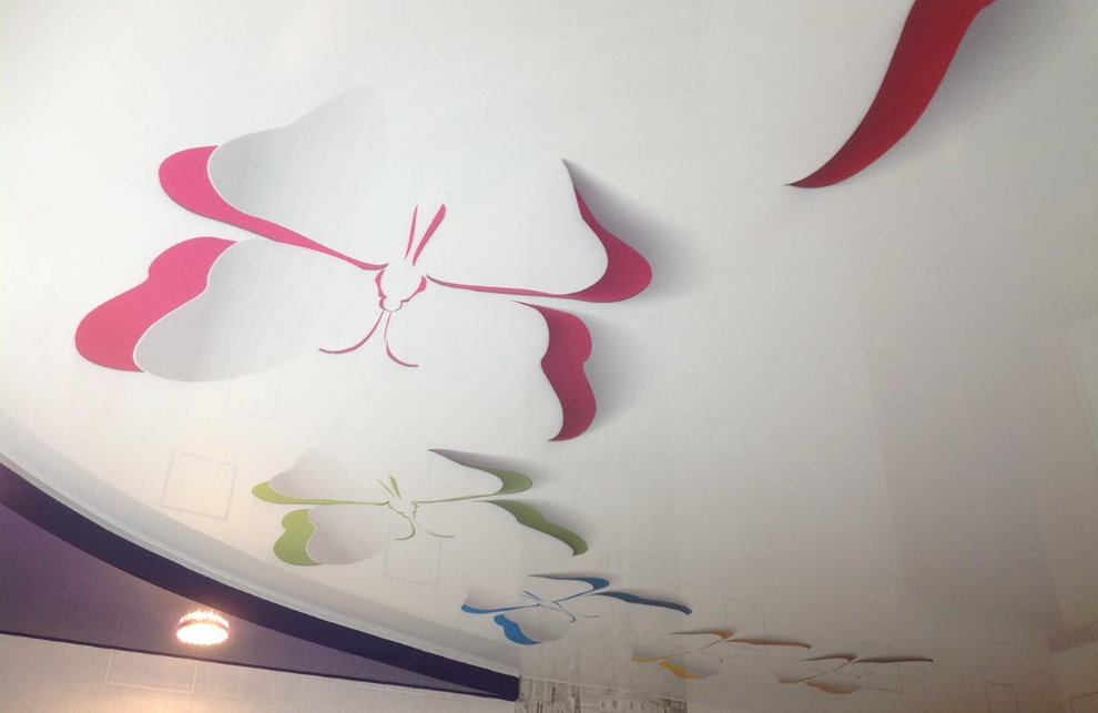 Çocuk odası tavanda kelebek 3D görüntü