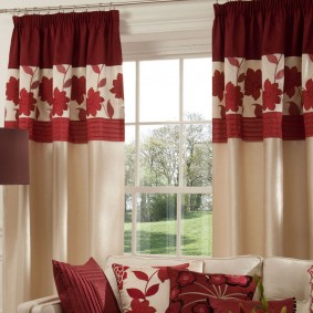 Direct curtains on a round eaves