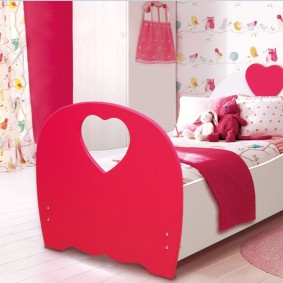 Sarkana muguras gultiņa