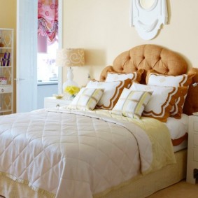 Kényelmes ágy egy tizenéves lány számára