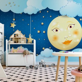 Mặt trăng trên bức tranh tường trong phòng ngủ của trẻ em