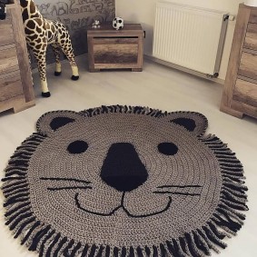 Children's rug in the form of a lion cub