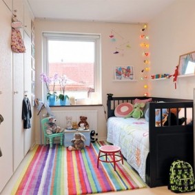 Bright rug in a modern nursery