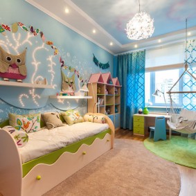 Duplexní strop v dětské ložnici