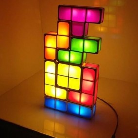 Lampe non standard en cubes colorés