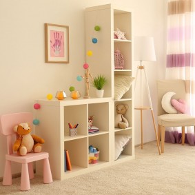 Kız çocuk odasında çocuk odası mobilyaları