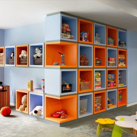 Étagères modulaires pour jouets et livres