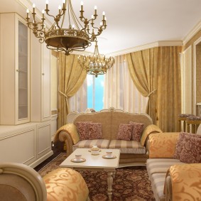 Muebles tapizados en estilo clásico.