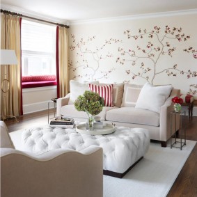 Vita möbler i ett modernt vardagsrum