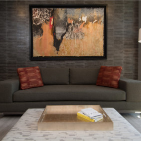 Lukisan abstrak di bahagian dalam apartmen