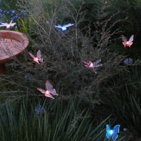 Mga lampara sa pandekorasyon sa anyo ng mga butterflies